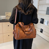 Women’s Shoulder Bag in Classic Crossbody Style | Elegant Everyday Handbag
