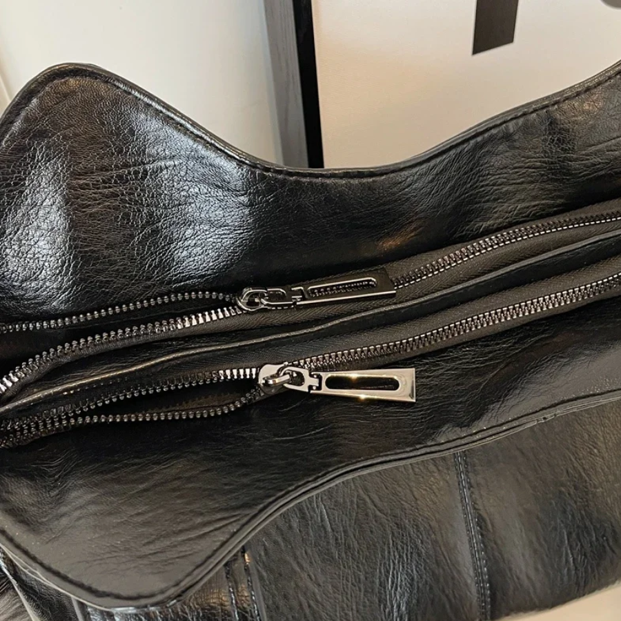 Women’s Shoulder Bag in Classic Crossbody Style | Elegant Everyday Handbag