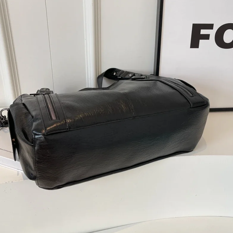 Women’s Shoulder Bag in Classic Crossbody Style | Elegant Everyday Handbag