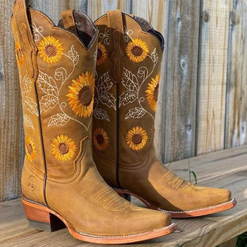 Women’s Cowboy Boots in Classic Western Style | Versatile All-Season Footwear