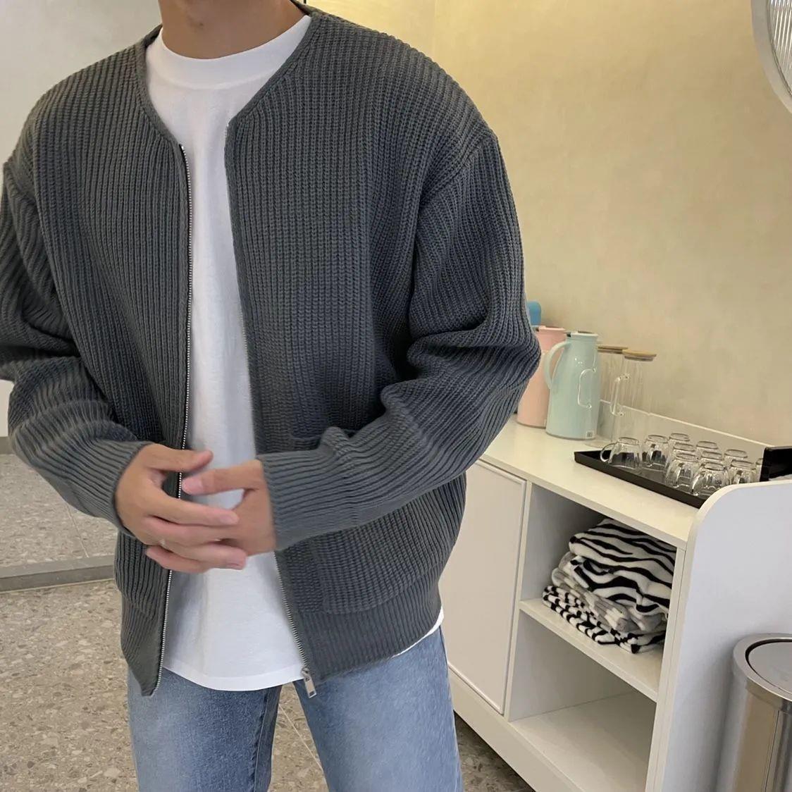 Men’s Zip Up Cardigan Vest in Minimal Knitwear Style | Casual Sleeveless Sweater