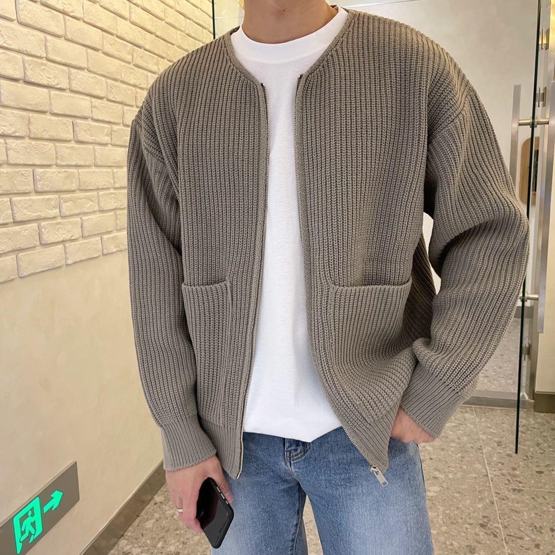 Men’s Zip Up Cardigan Vest in Minimal Knitwear Style | Casual Sleeveless Sweater