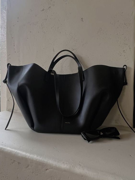 Women’s Vintage Tote Bag | Large Shoulder Handbag | Elegant Everyday Accessory | Practical Stylish Design