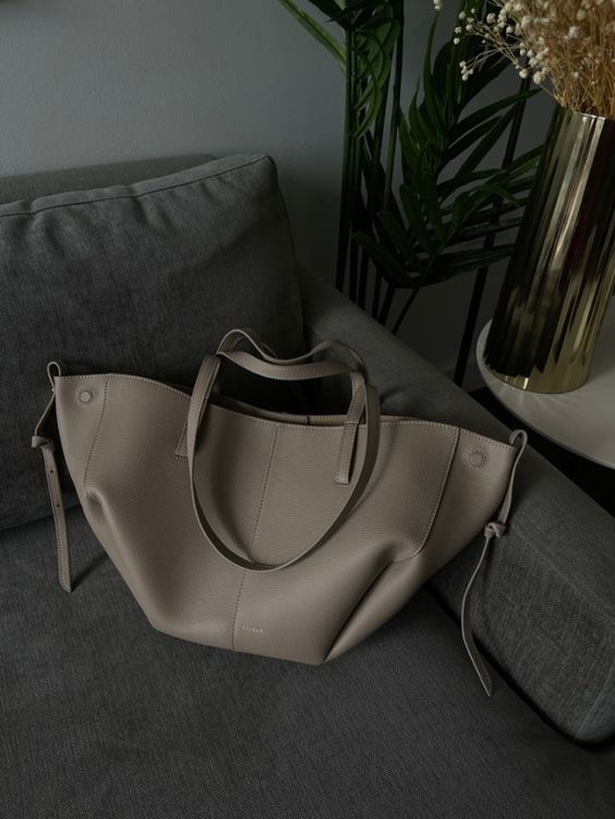 Women’s Vintage Tote Bag | Large Shoulder Handbag | Elegant Everyday Accessory | Practical Stylish Design