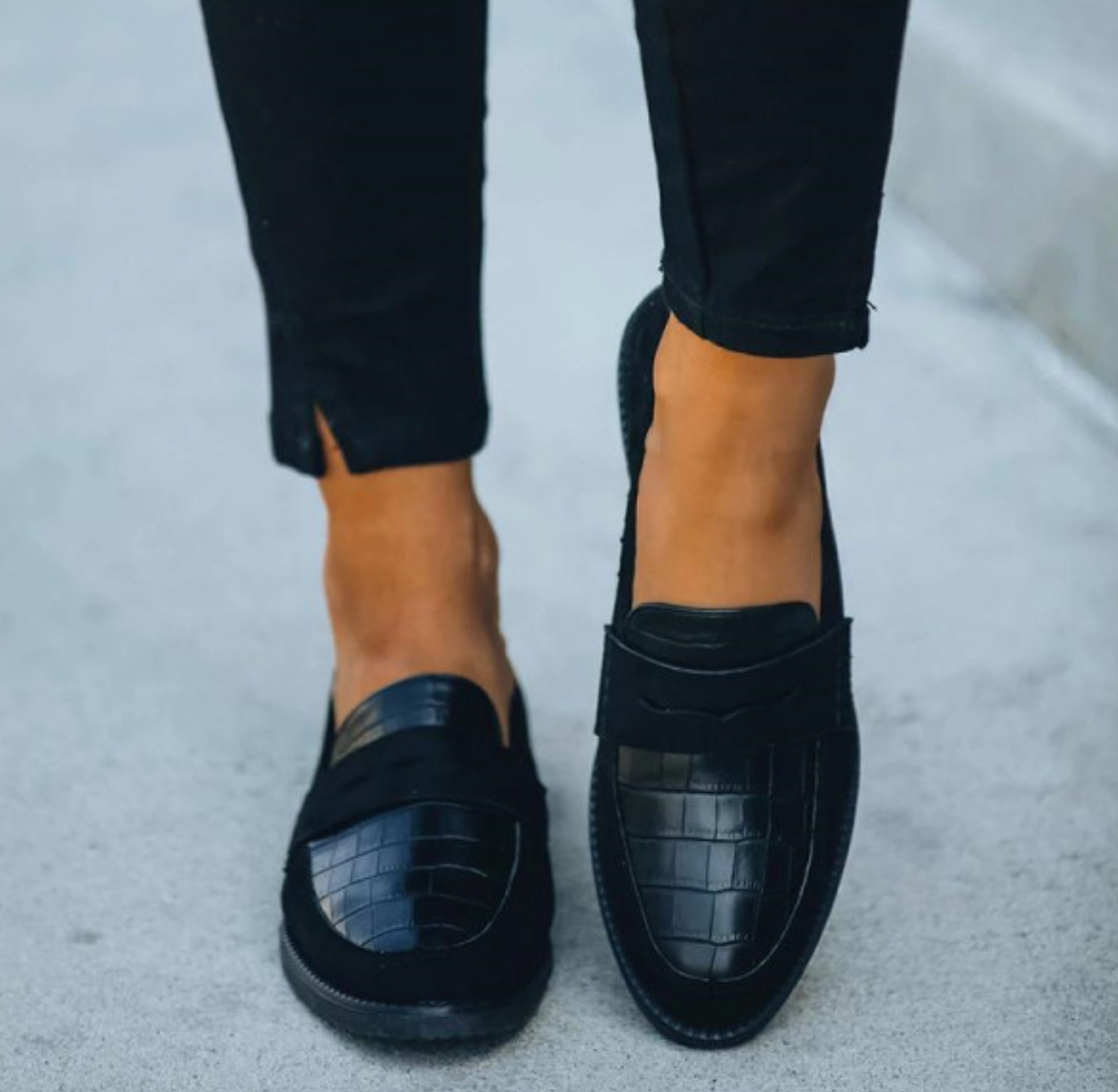 Classic Black Loafers for Women | Elegant Style | Easy Fit | Everyday Comfort