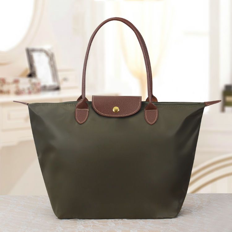 Women’s Shoulder Bag in Structured Crossbody Style | Elegant Everyday Handbag